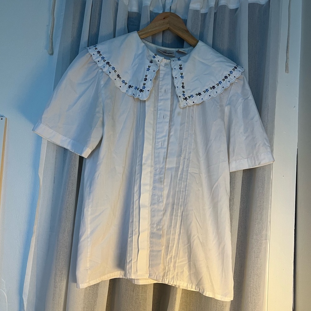 Worthington White Blouse with Embroidered Collar